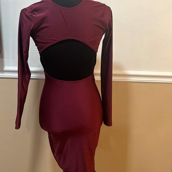 Burgundy low cut neckline backless spandex dress. Size small. - Picture 2 of 3